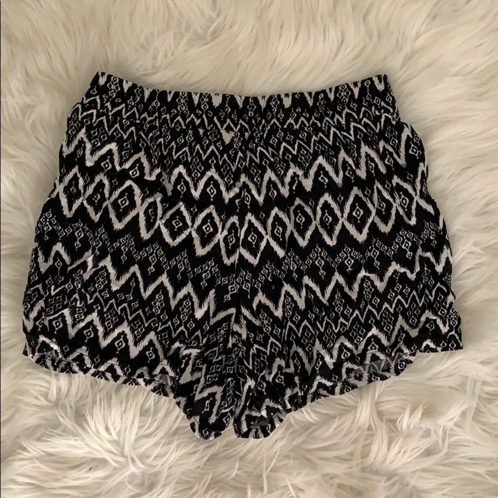 Pattern shorts - Picture 2 of 2